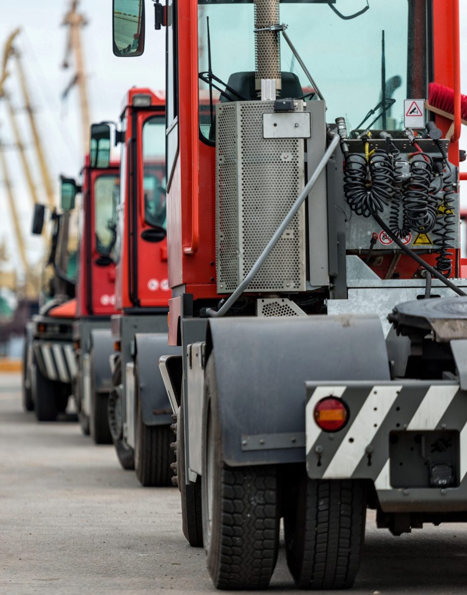 Row with freight transport.